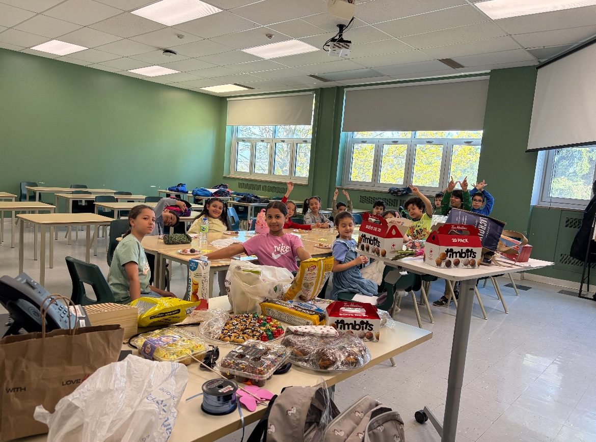 Pause collation entre amis à l'École Ennour